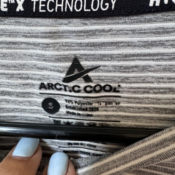 Arctic Cool men’s cooling tee size small gray white stripes - Picture 3 of 3